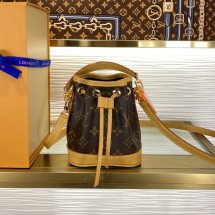 루이비통 나노 노에 모노그램 버킷 백 LOUIS VUITTON NANO NOE M81266
