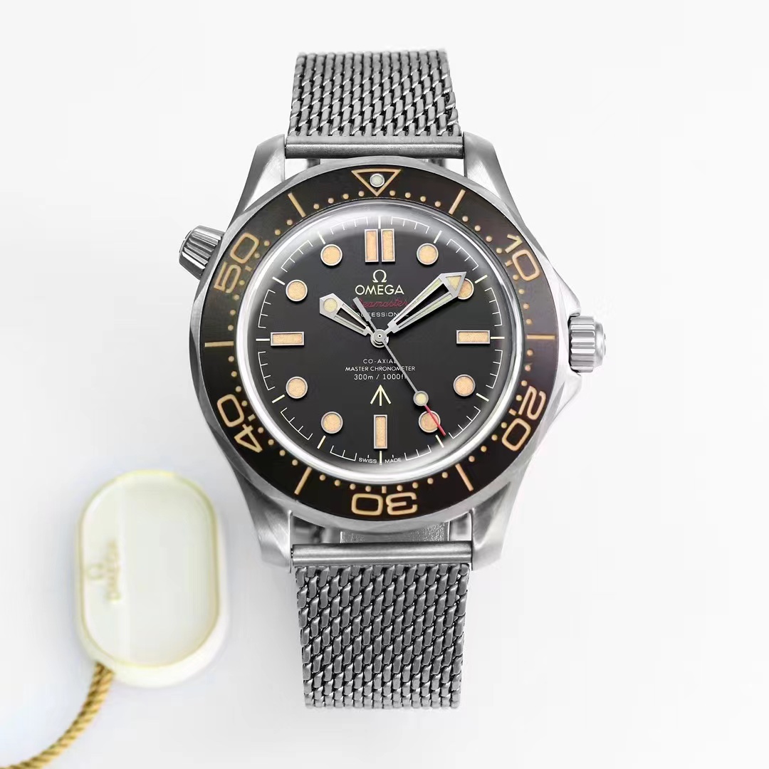 오메가 씨마스터 다이버 007 에디션 오토매틱 42mm 티타늄 시계 210.90.42.20.01.001