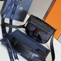 디올 Dior Explorer 스트랩 파우치 2ESWS001NCD_H03E