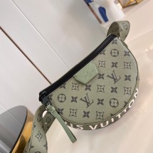 루이비통 크로바디백 LV 문 M23838