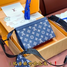 루이 비통 가스통 웨어러블 월릿 M83384