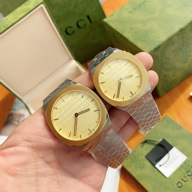 구찌 인터로킹 남녀공용 38mm & 34mm 메탈커플시계 YA163405