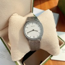 Gucci 구찌 25H 쿼츠 다이아몬드 실버 다이얼 여성용 34mm 시계 YA163503