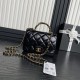 샤넬 24FW 체인 핸들 플랩백 미니 버건디 램스킨 골드 2컬러 AS5032