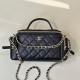 샤넬 코스메틱 케이스 Shiny Crumpled Lambskin & Gold-Tone Metal  AS5222