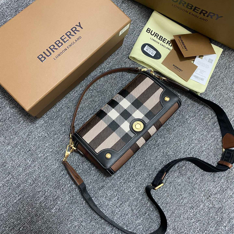버버리 탑 핸들 노트 백 다크 브라운 80661671