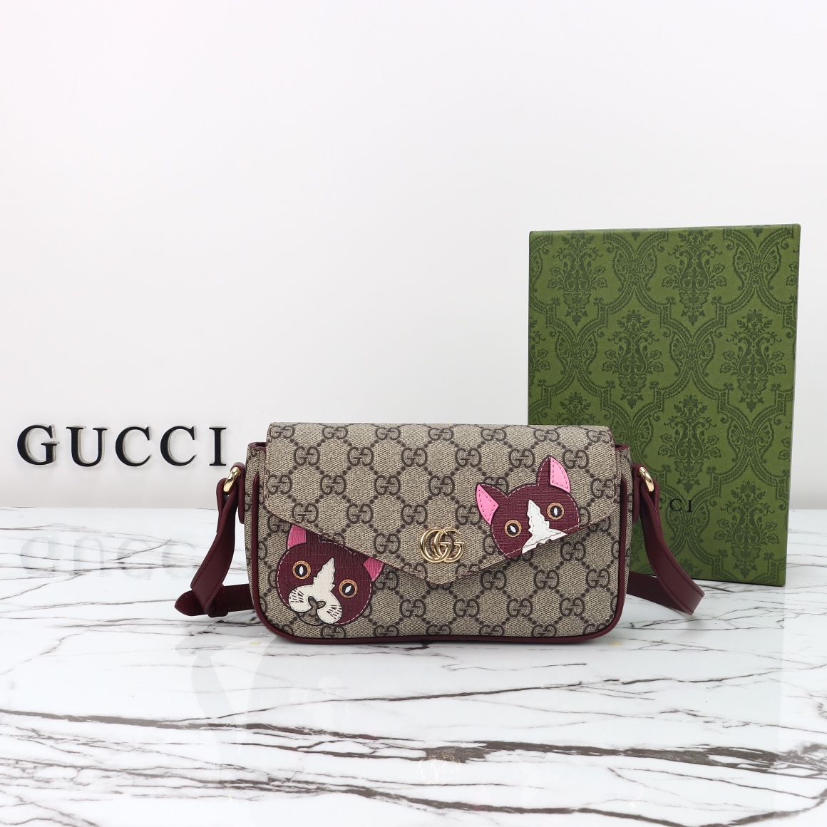구찌 GUCCI 캣 디테일 GG 미니 숄더백 818764FAEEP8574