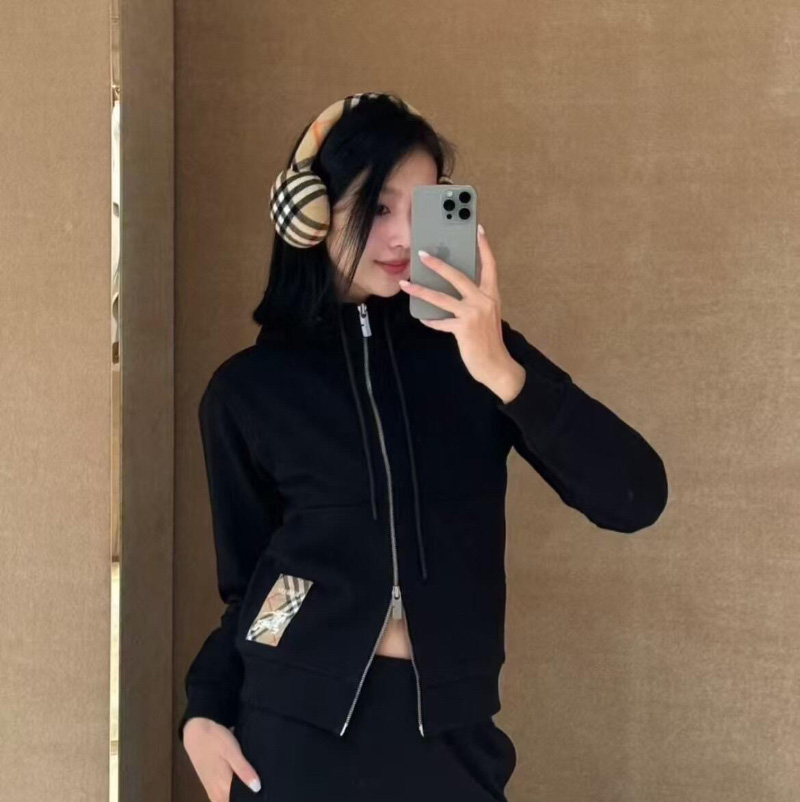 버버리 FW24 체크라벨 면집업 후드 남여공용 블랙 81022761