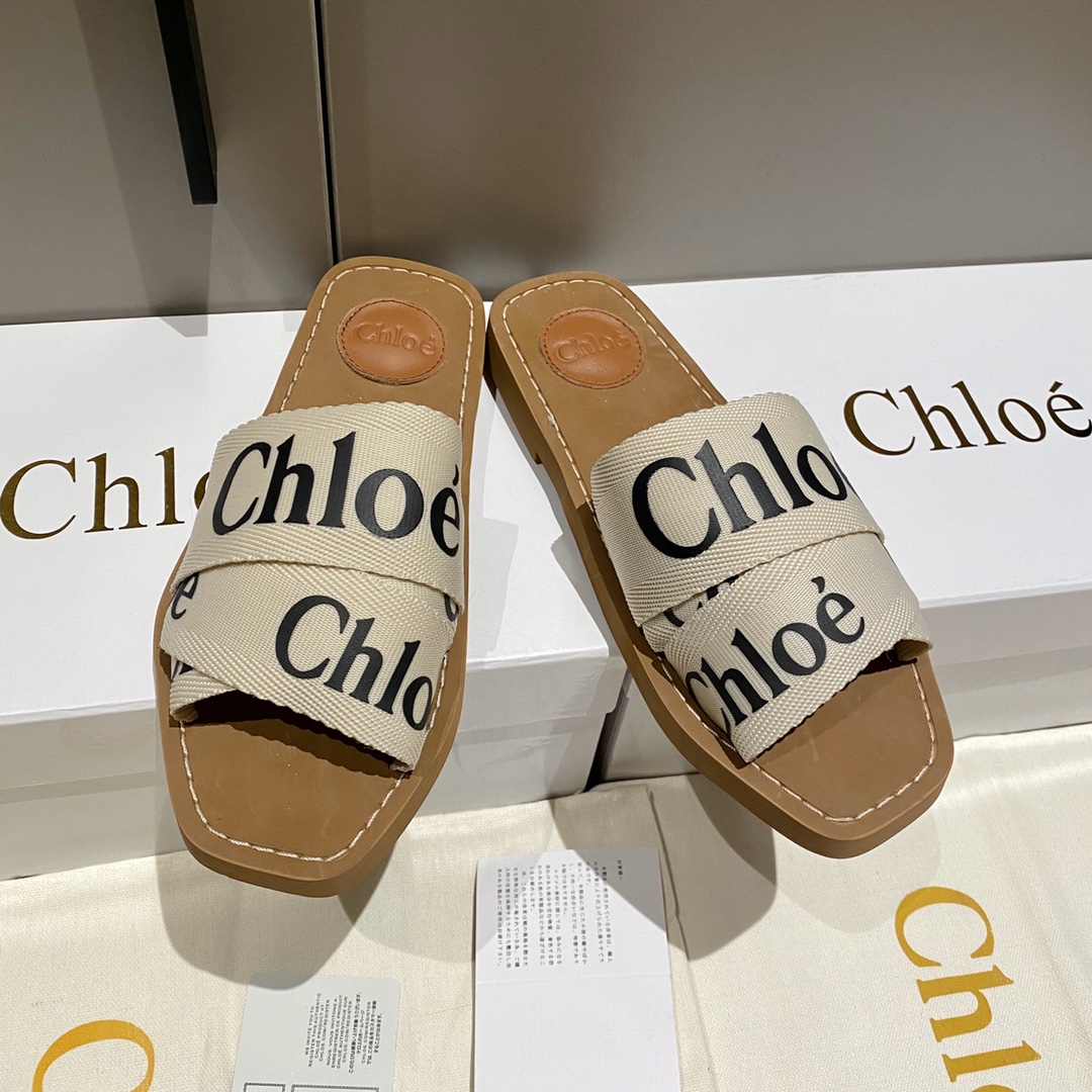 끌로에 우디 플랫 뮬 커피 2컬러 CHC23U188EF274