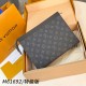 루이비통 포쉐트 보야주 MM 모노그램 이클립스 캔버스 클러치백 M61692
